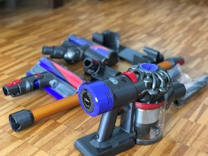 ダイソンV8 slim fluffy+のたくさんあるアタッチメント